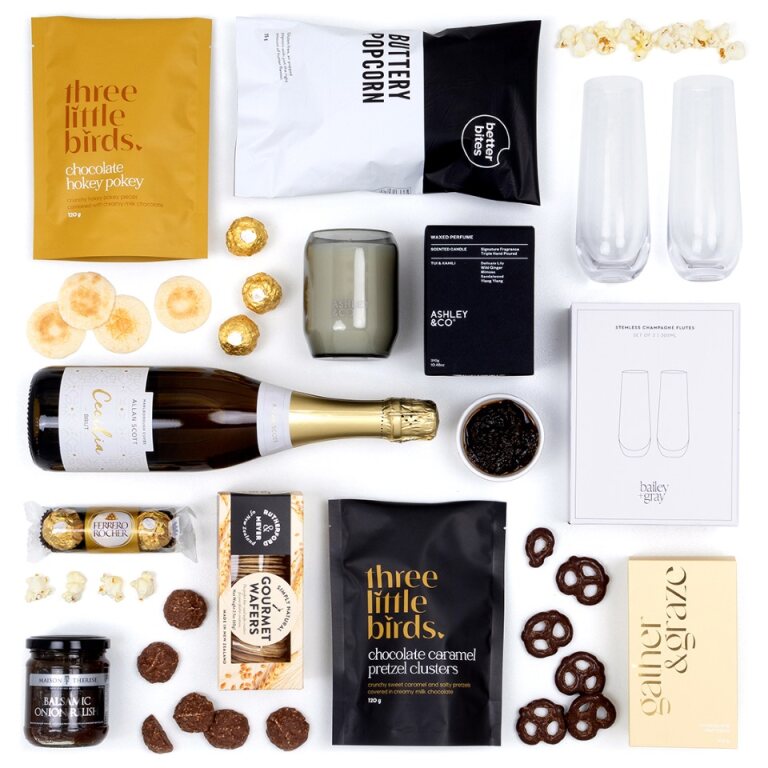 an elegant, high-end hamper designed to impress. Featuring the rich scent of Ashley & Co’s iconic Tui & Kahili candle and bubbles from Allan Scott, this showstopping gift embodies sophistication.