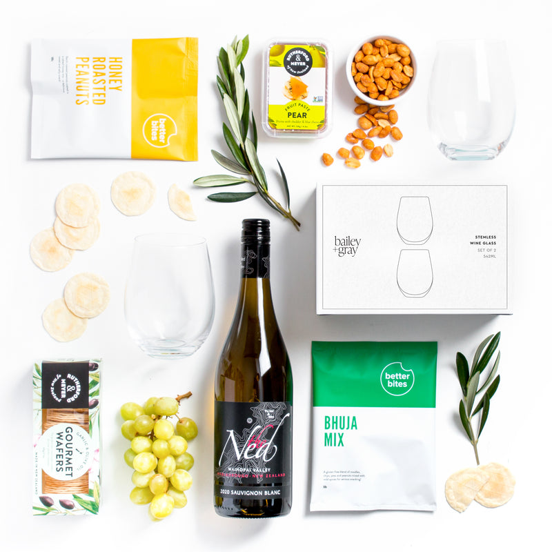 The White Wine Lover - Sauvignon Blanc, Snacks & 2 Bailey + Gray Stemless Wine Glasses Gift Box